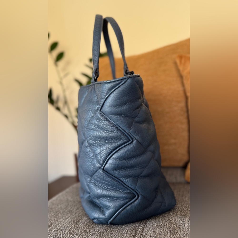 Bottega Veneta, Large Veneta Hobo Bag in Deep Cobalt/Cielo Blue - Picture 3 of 16